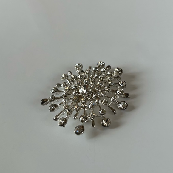 VINTAGE🗝️Silvertone Rhinestone Star Snowflake Brooch/Pin - Picture 3 of 7